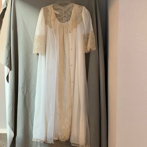 Vintage Leonora negligée set with lace trim.